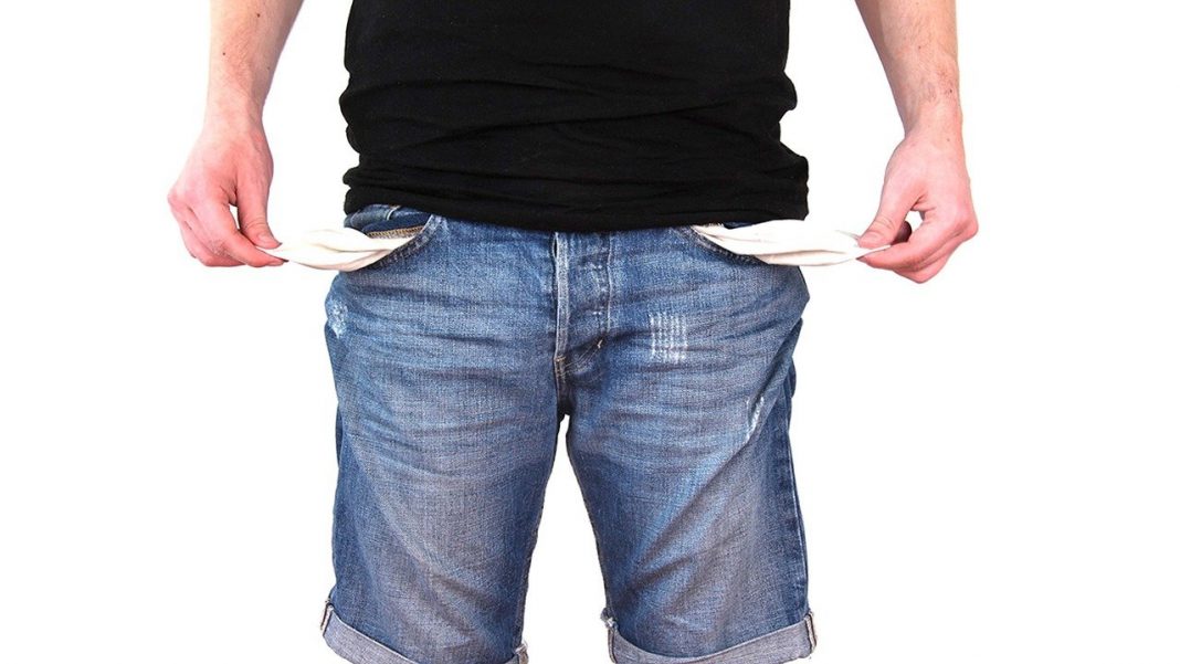 Il personale attende i soldi che gli spettano